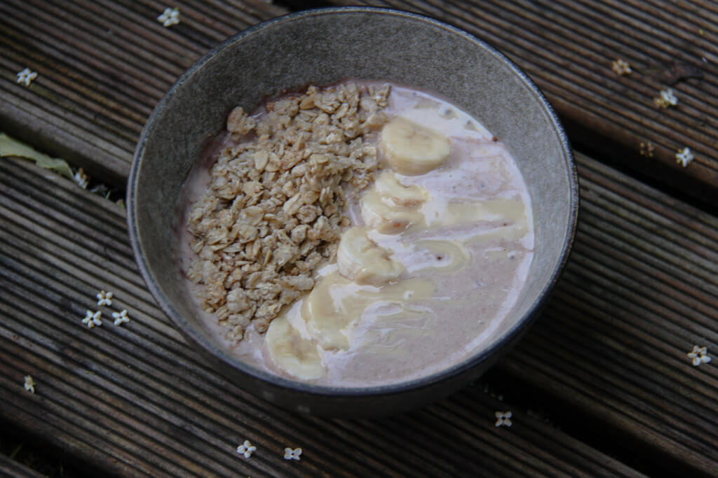 High Protein Nicecream mit Knuspermüsli